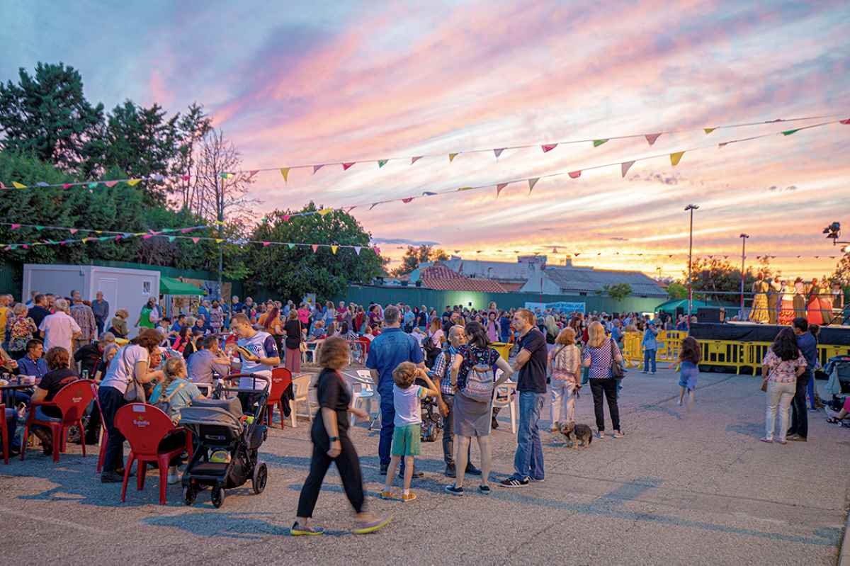 ¡Fiesta comunitaria en Rivas! 33 entidades locales celebran la diversidad y colaboración en la Casa de Asociaciones