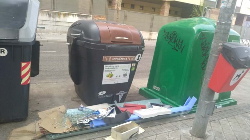 ‘Problemas de la ciudadanía’, acumulación de residuos en la Calle Miguel Gila cerca de la Avda Pablo Iglesias es denunciando por los vecinos