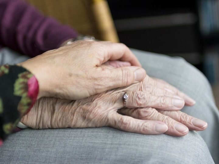 Cómo elegir una residencia para mayores en Madrid: claves para encontrar la opción adecuada
