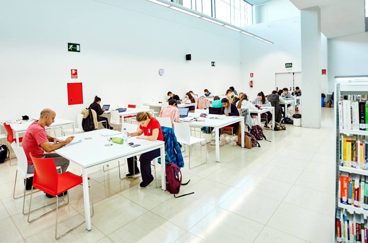 ‘Problemas de la ciudadanía’, estudiantes ripenses piden horarios ampliados en las bibliotecas durante exámenes