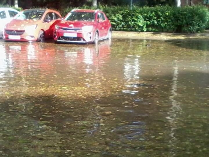 ‘Problemas de la ciudadanía’ ripenses preocupados por la acumulación de agua tras la lluvia del 2 de mayo y apuntan al estado de las alcantarillas