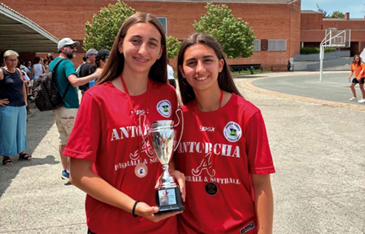 Dos hermanas de Rivas conquistan el bronce nacional de sófbol con Antorcha Valencia