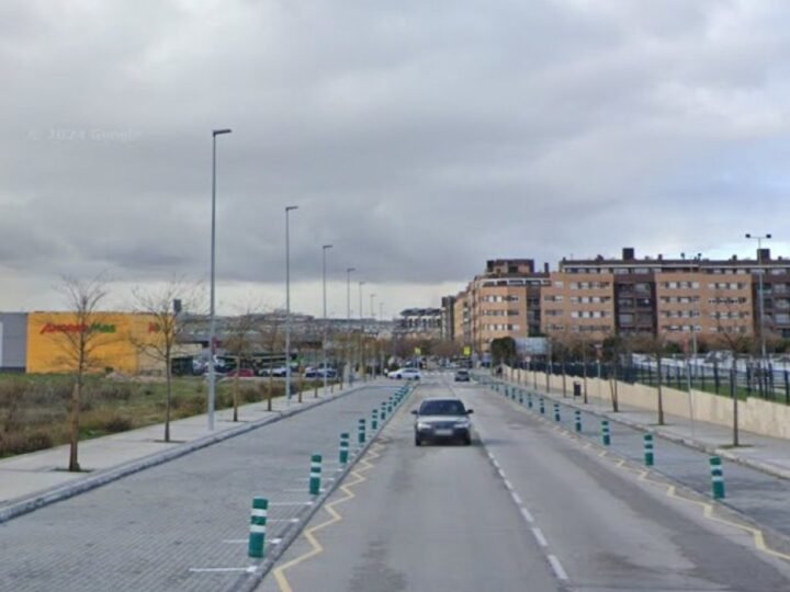 Rivas Habilitará Aparcamiento en Calle Lolo Rico Tras Convertir Solar del CEIPSO La Luna en Parque Infantil