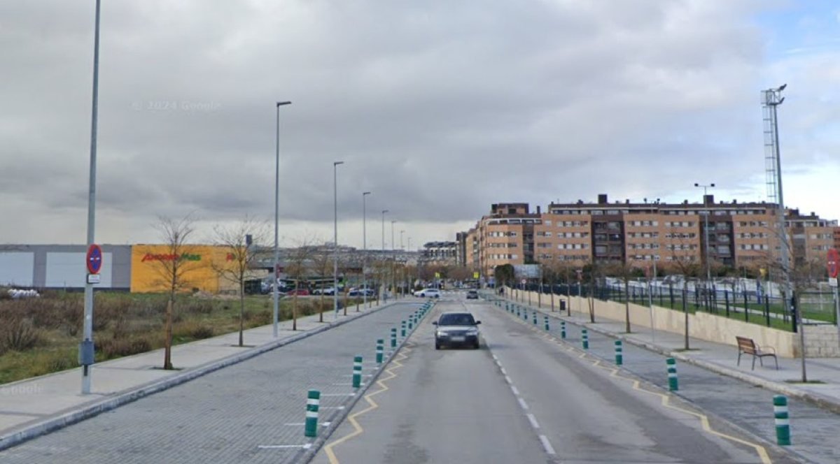 Rivas Habilitará Aparcamiento en Calle Lolo Rico Tras Convertir Solar del CEIPSO La Luna en Parque Infantil