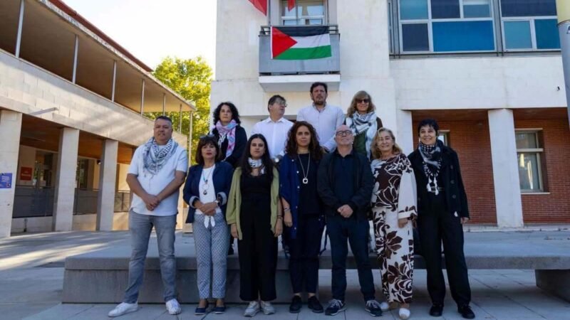 Rivas vuelve a mostrar su apoyo a Palestina con la bandera en el balcón del Ayuntamiento