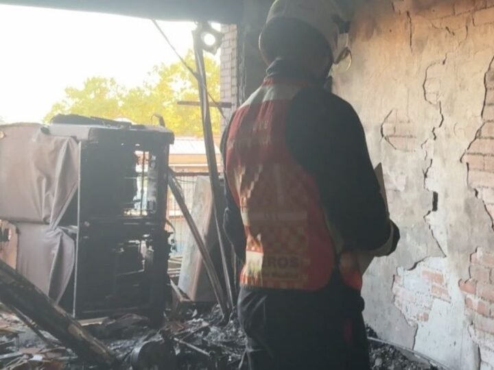 Un incendio en una vivienda de Covibar moviliza a cinco dotaciones de bomberos sin causar heridos