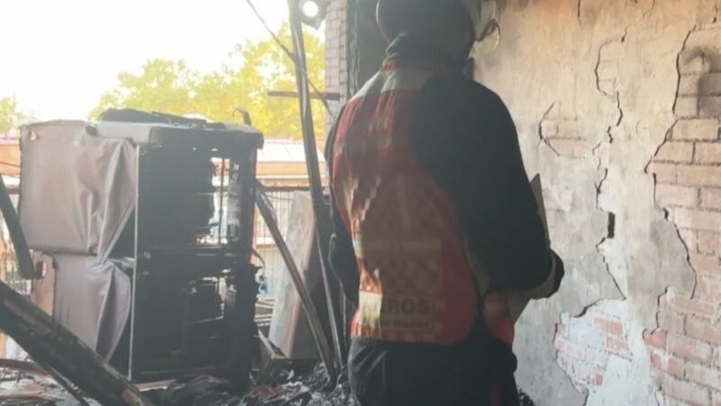 Un incendio en una vivienda de Covibar moviliza a cinco dotaciones de bomberos sin causar heridos