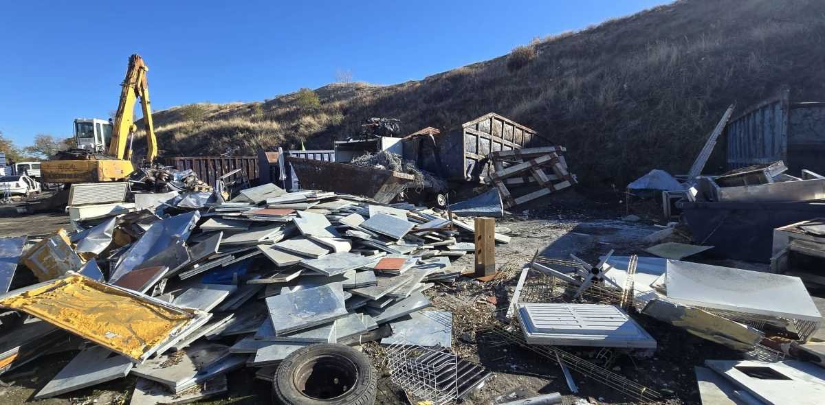 Rivas clausura una actividad industrial clandestina en el Sector 4 de la Cañada Real tras reiterados incumplimientos