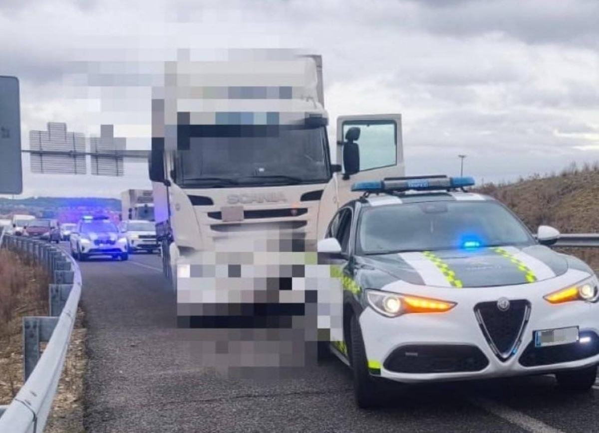 Detenido en la M-50 a la altura de Rivas un conductor tras robar un camión con baterías valoradas en 140.000 euros