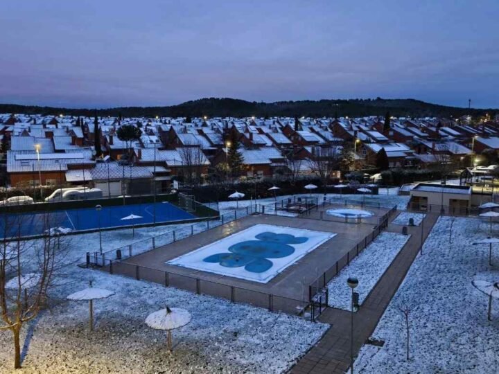 Rivas Vaciamadrid despierta con una estampa invernal tras la nevada de la madrugada
