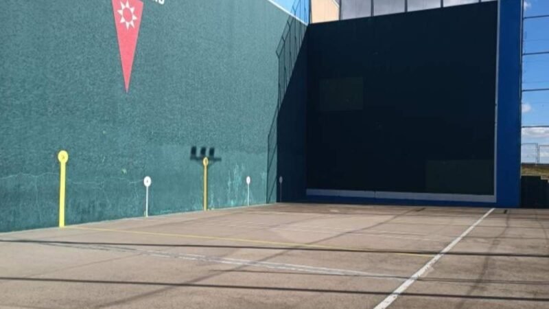 “Problemas de la Ciudadanía”, el Club Frontenis Rivas pide mejoras en sus instalaciones para poder entrenar en condiciones adecuadas