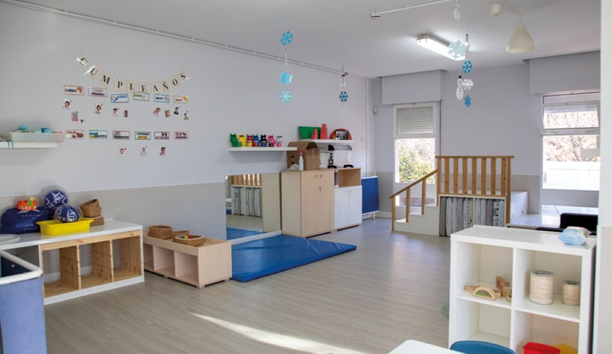 La escuela infantil municipal Platero reabre con importantes mejoras tras una inversión municipal