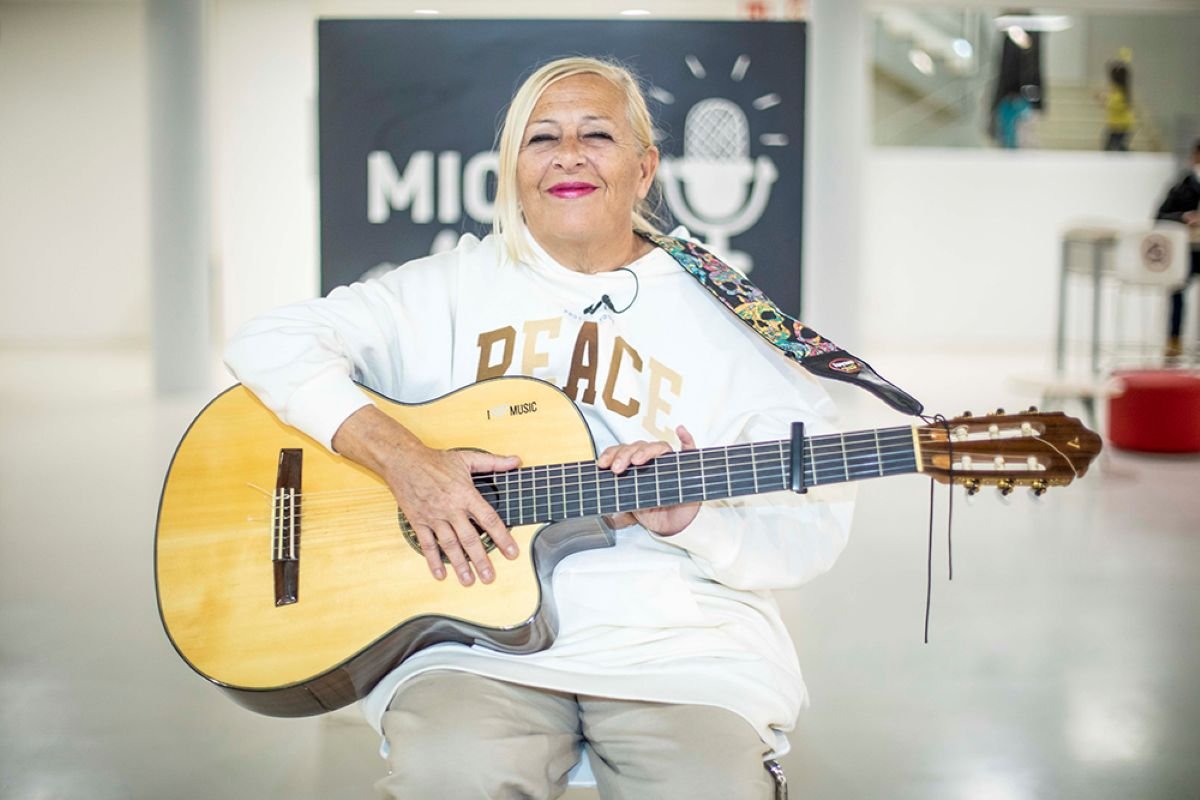 Música y poesía se dan cita en el Micro Abierto de abril en Rivas