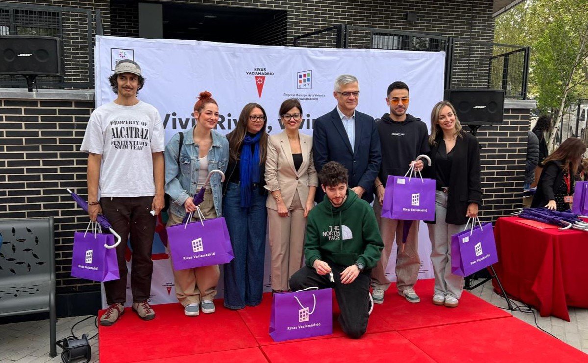 Emoción y nuevos comienzos en Rivas con la entrega de 83 viviendas públicas de la EMV a los afortunados