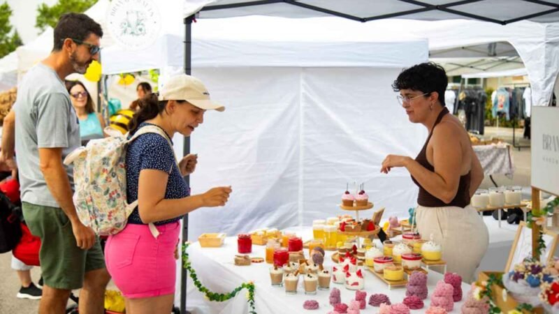 El barrio de La Luna estrena un nuevo mercado de producto local y artesanía
