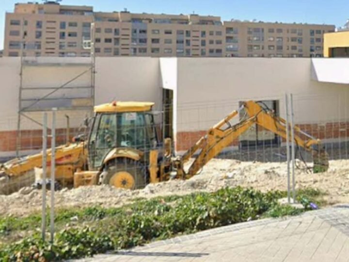 Las familias del CEIP Mercedes Vera intensifican sus protestas con un encierro en el centro educativo