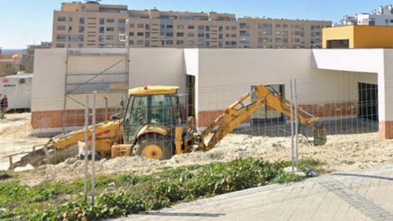 Las familias del CEIP Mercedes Vera intensifican sus protestas con un encierro en el centro educativo
