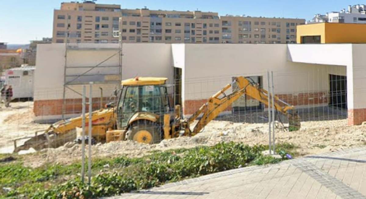 Las familias del CEIP Mercedes Vera intensifican sus protestas con un encierro en el centro educativo
