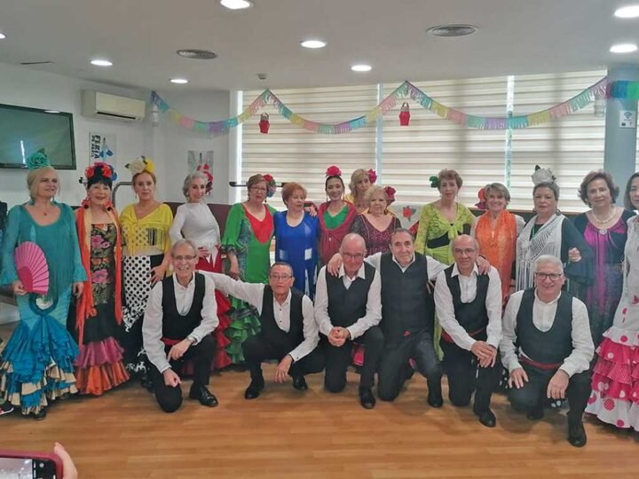 El centro Felipe II celebra la Feria de Abril con música, baile y convivencia