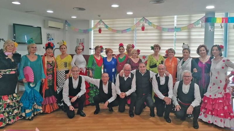 El centro Felipe II celebra la Feria de Abril con música, baile y convivencia