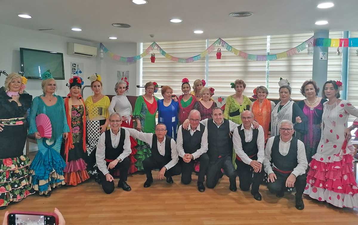 El centro Felipe II celebra la Feria de Abril con música, baile y convivencia