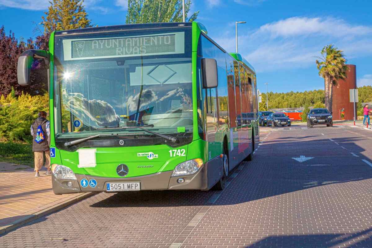 Refuerzo del transporte público en Rivas durante las fiestas: más autobuses y metro hasta la madrugada