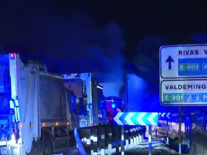 Fallece un trabajador de 28 años tras incendiarse un camión de basura en Valdemingómez