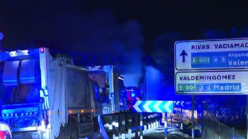 Fallece un trabajador de 28 años tras incendiarse un camión de basura en Valdemingómez