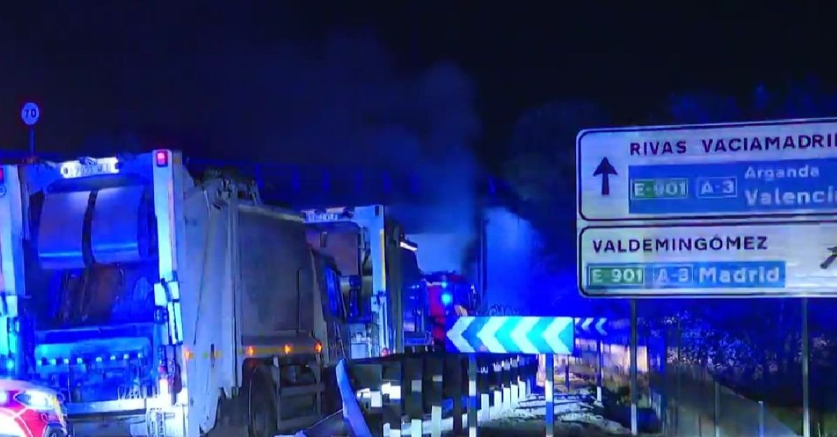 Fallece un trabajador de 28 años tras incendiarse un camión de basura en Valdemingómez
