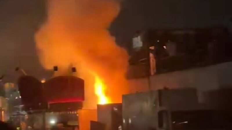 Un pequeño incendio en el recinto ferial de Rivas durante los fuegos artificiales se queda en un susto