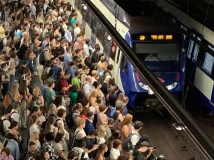 ‘Problemas de la ciudadanía’, ripenses reclaman más frecuencia en la Línea 9 de Metro ante esperas y saturación en hora punta