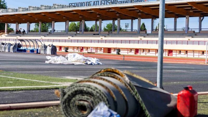 El estadio de atletismo de Rivas renueva su césped artificial con una inversión de 273.000 euros