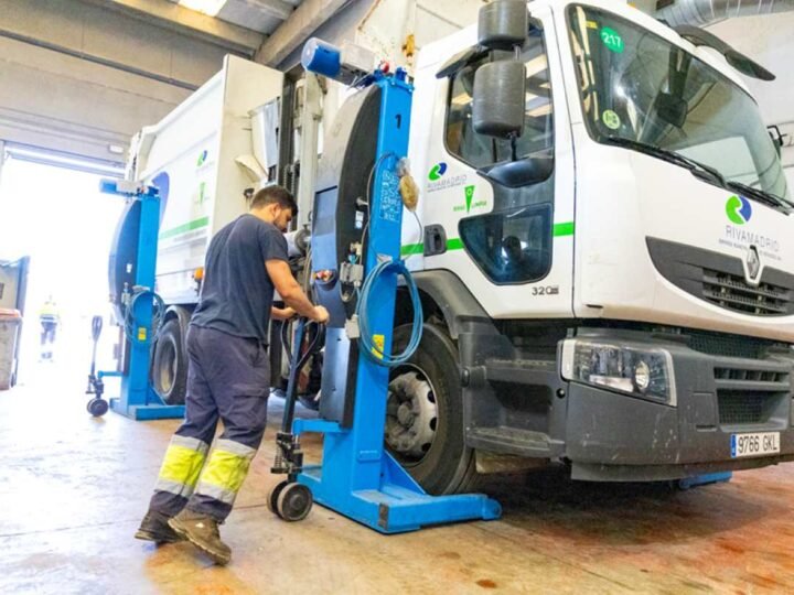 El taller de Rivamadrid que mantiene en marcha Rivas: más de 5.000 reparaciones al año y un ahorro millonario
