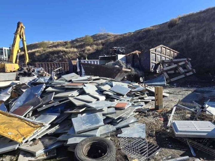 Rivas retira construcciones ilegales en Cañada Real para garantizar el acceso a servicios de emergencia