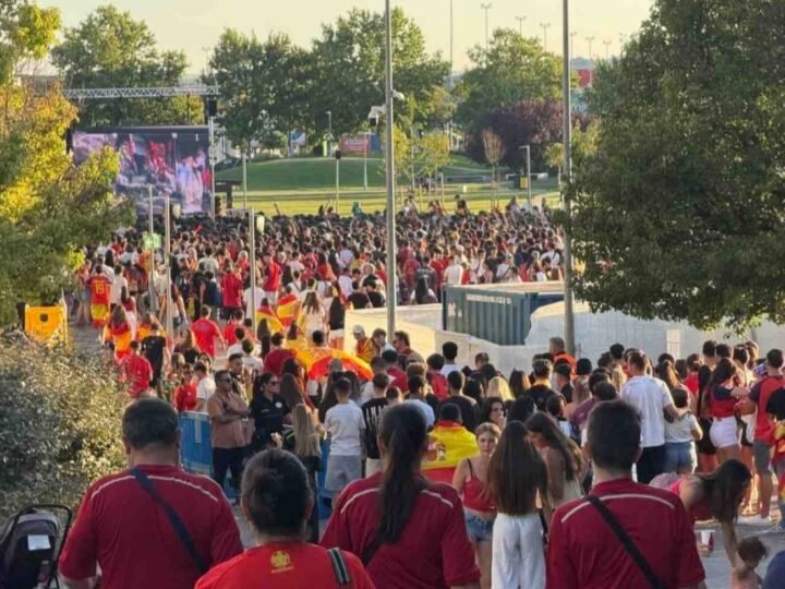Rivas Vaciamadrid celebra una noche para la historia con la segunda estrella de España en un Mundial de fútbol