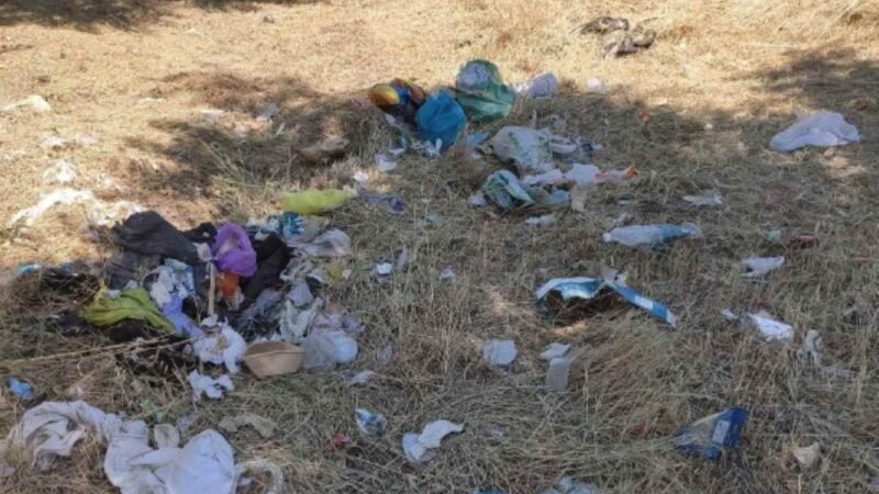‘Problemas de la ciudadanía’: vecinos de Rivas alertan de la acumulación de residuos en una parcela privada junto a las plazas de Gabriel Celaya, La Regenta y Blas Infante
