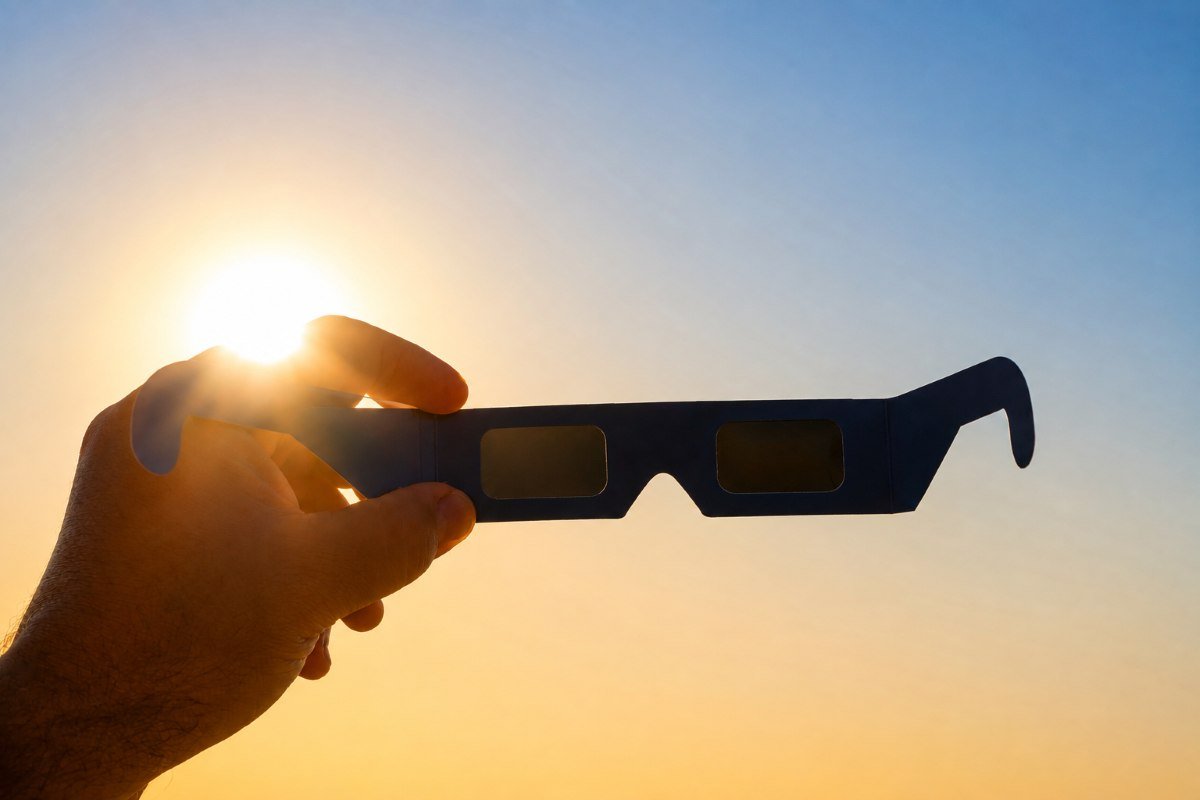 Cómo ver el eclipse solar del 12 de agosto en Rivas Vaciamadrid con seguridad: estas son las recomendaciones de Protección Civil