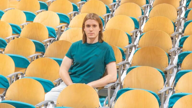 Iván López-Ortega, el joven talento de Rivas que conquista la escena teatral nacional con 23 años