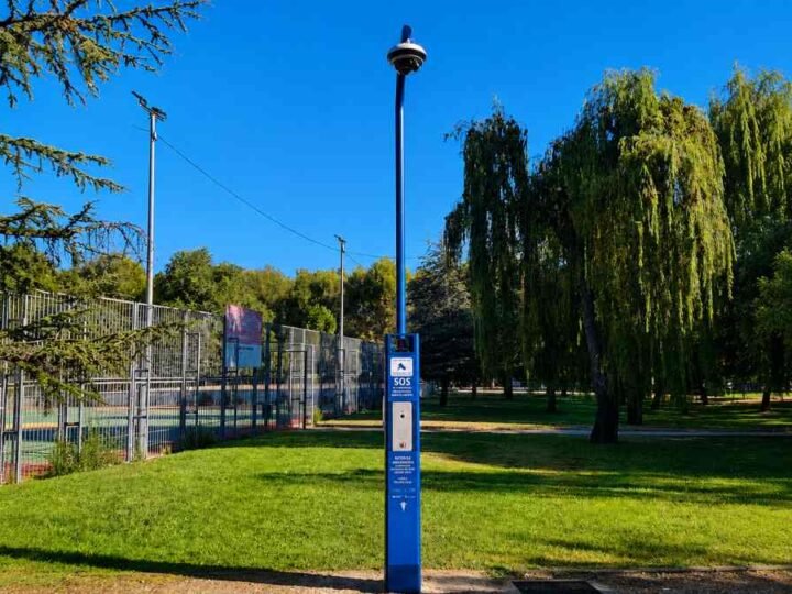 Rivas instala siete nuevos postes SOS para reforzar la seguridad de las mujeres en distintos puntos de la ciudad
