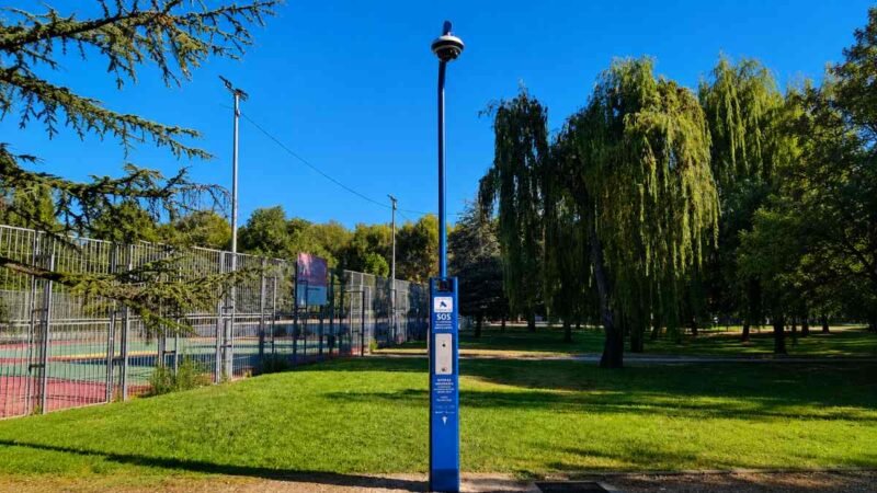 Rivas instala siete nuevos postes SOS para reforzar la seguridad de las mujeres en distintos puntos de la ciudad