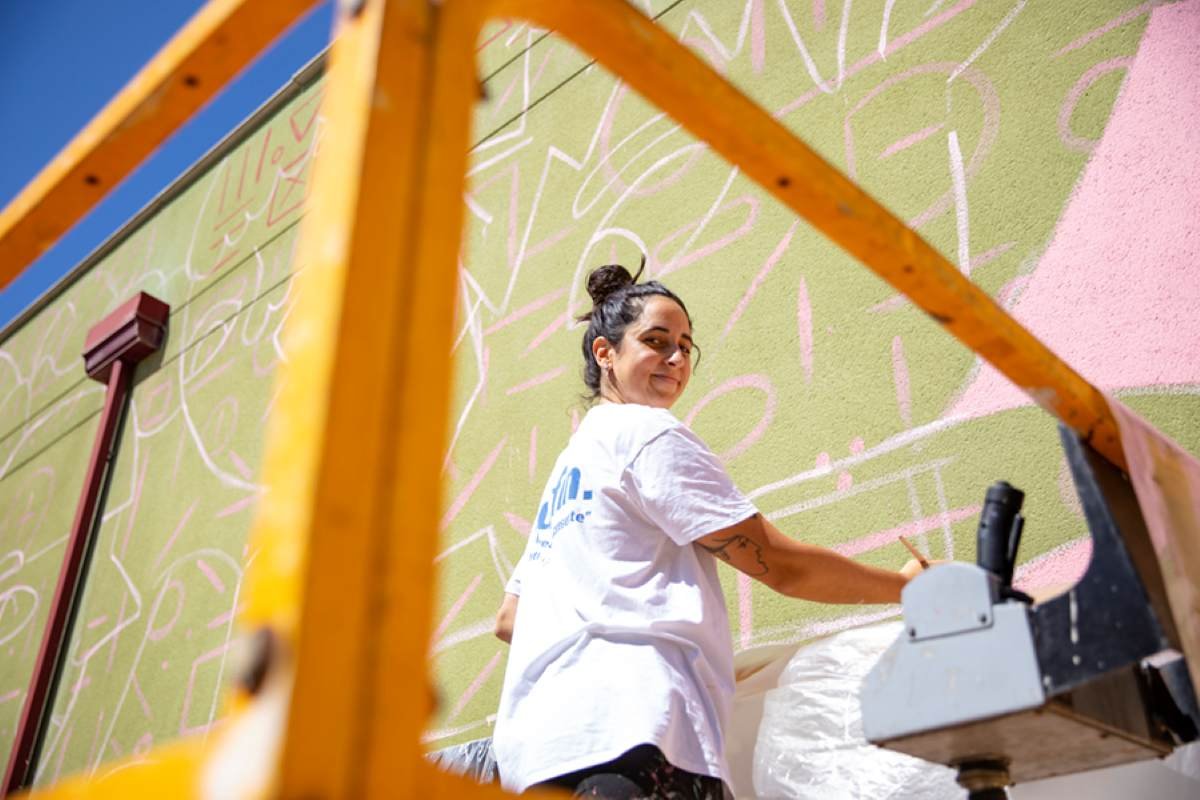 Rivas rendirá homenaje a la artista Amaia Arrazola en el CEIP José Iturzaeta