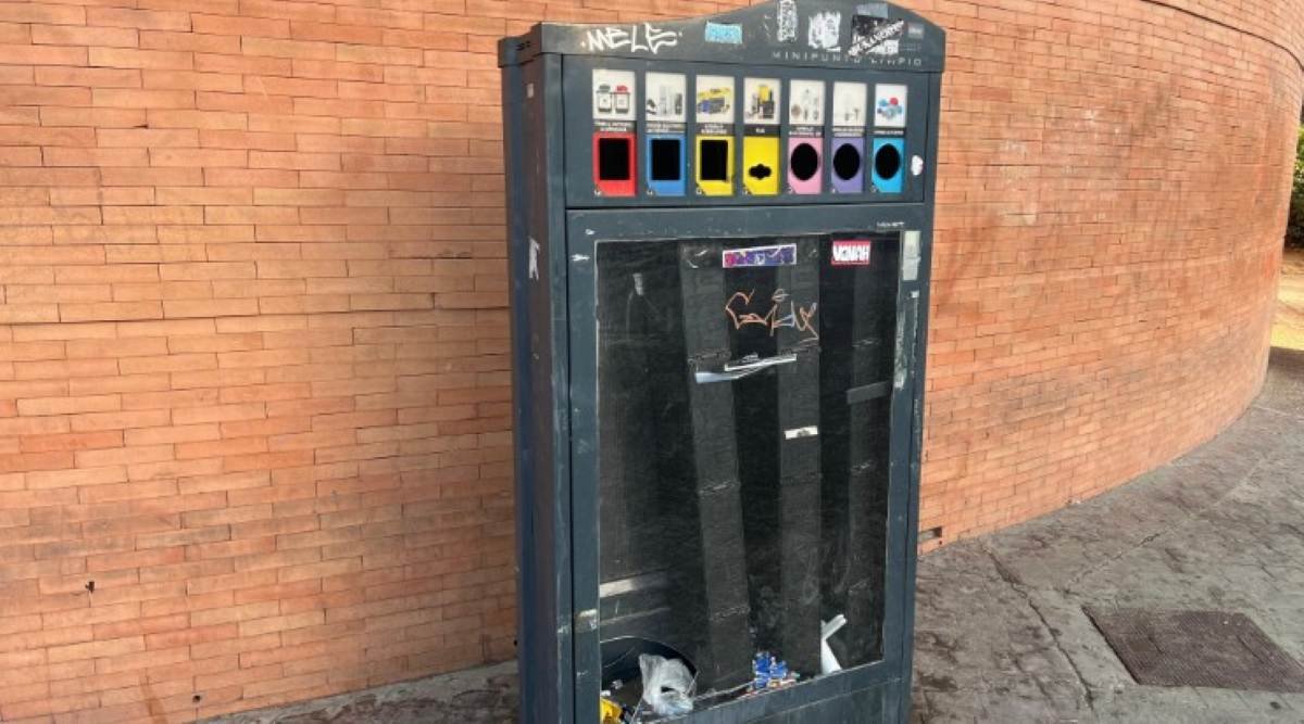 ‘Problemas de la ciudadanía’: ripenses alertan de varios actos vandálicos en el minipunto limpio del Metro de Rivas Urbanizaciones