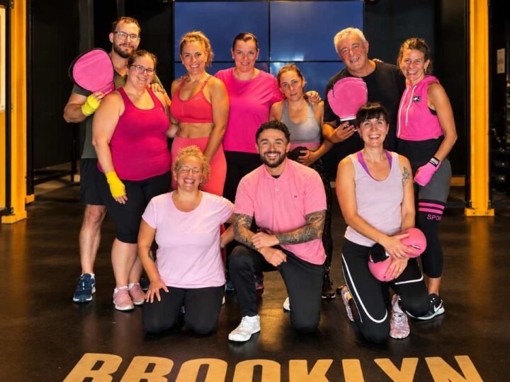 Brooklyn Fitboxing Rivas se viste de rosa para apoyar la investigación del cáncer de mama