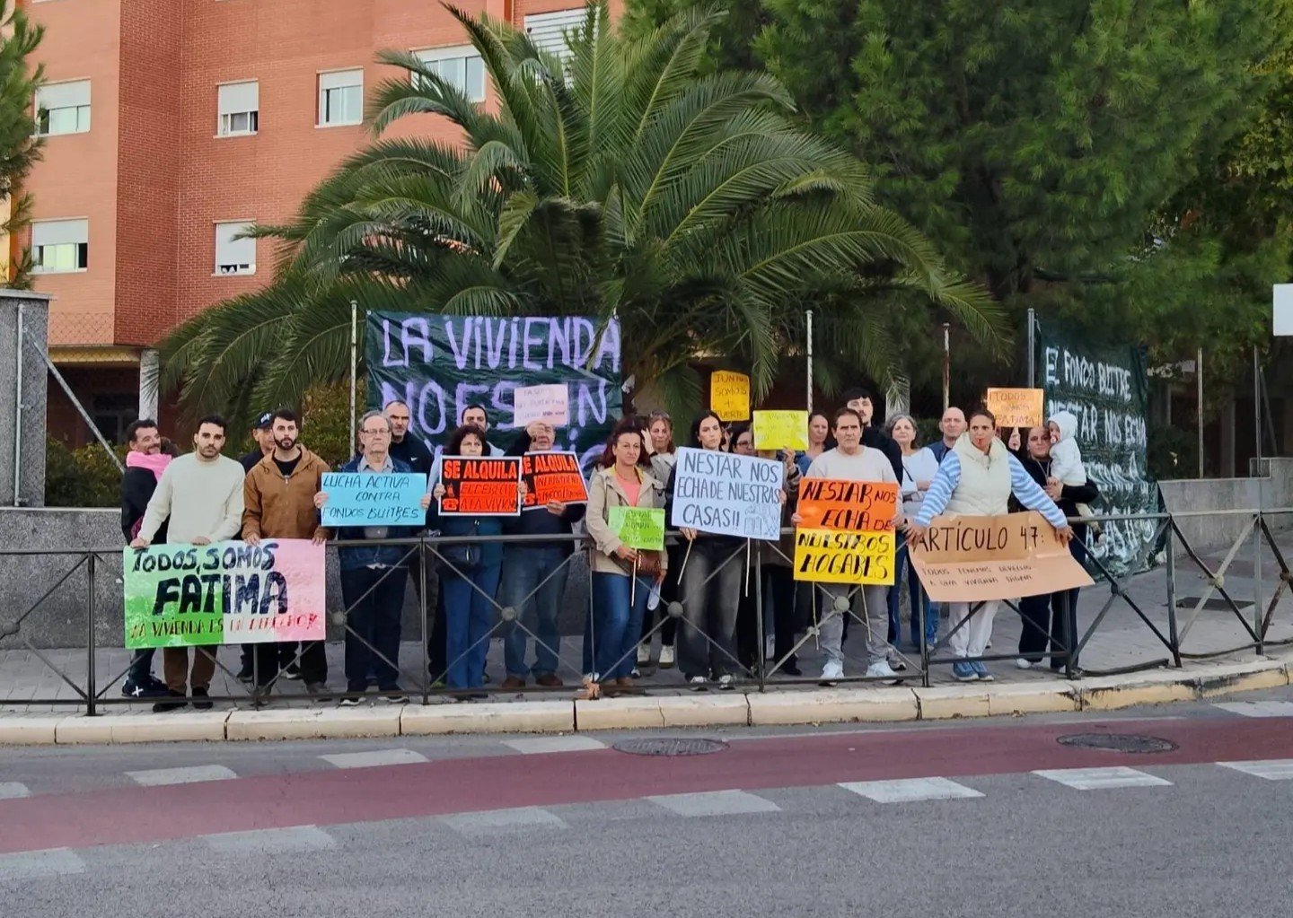 Rivas se moviliza para evitar que Fátima y su familia tengan que abandonar su casa tras la aparición de un fondo buitre